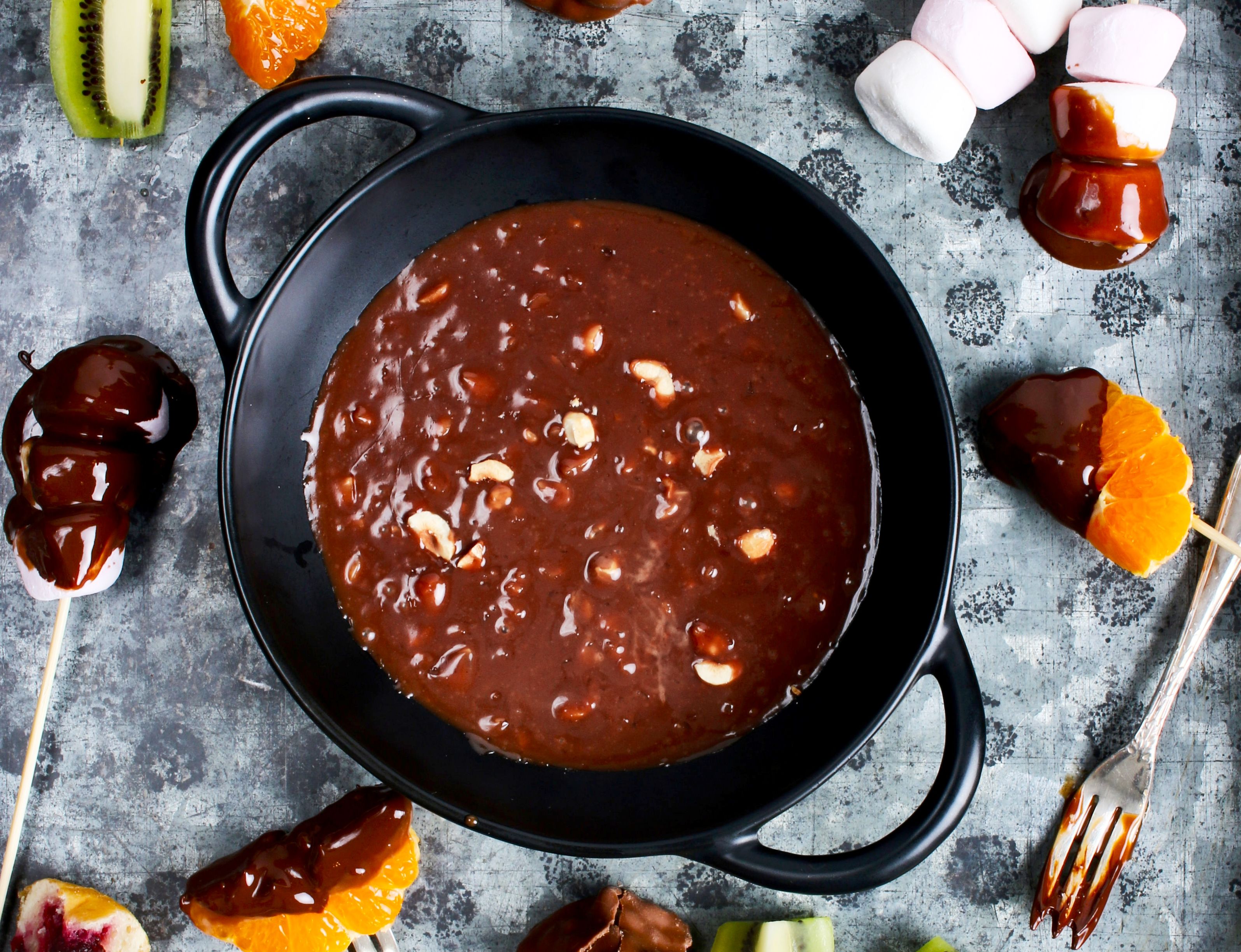 Chocolate hazelnut fondue with DIY skewers bunch