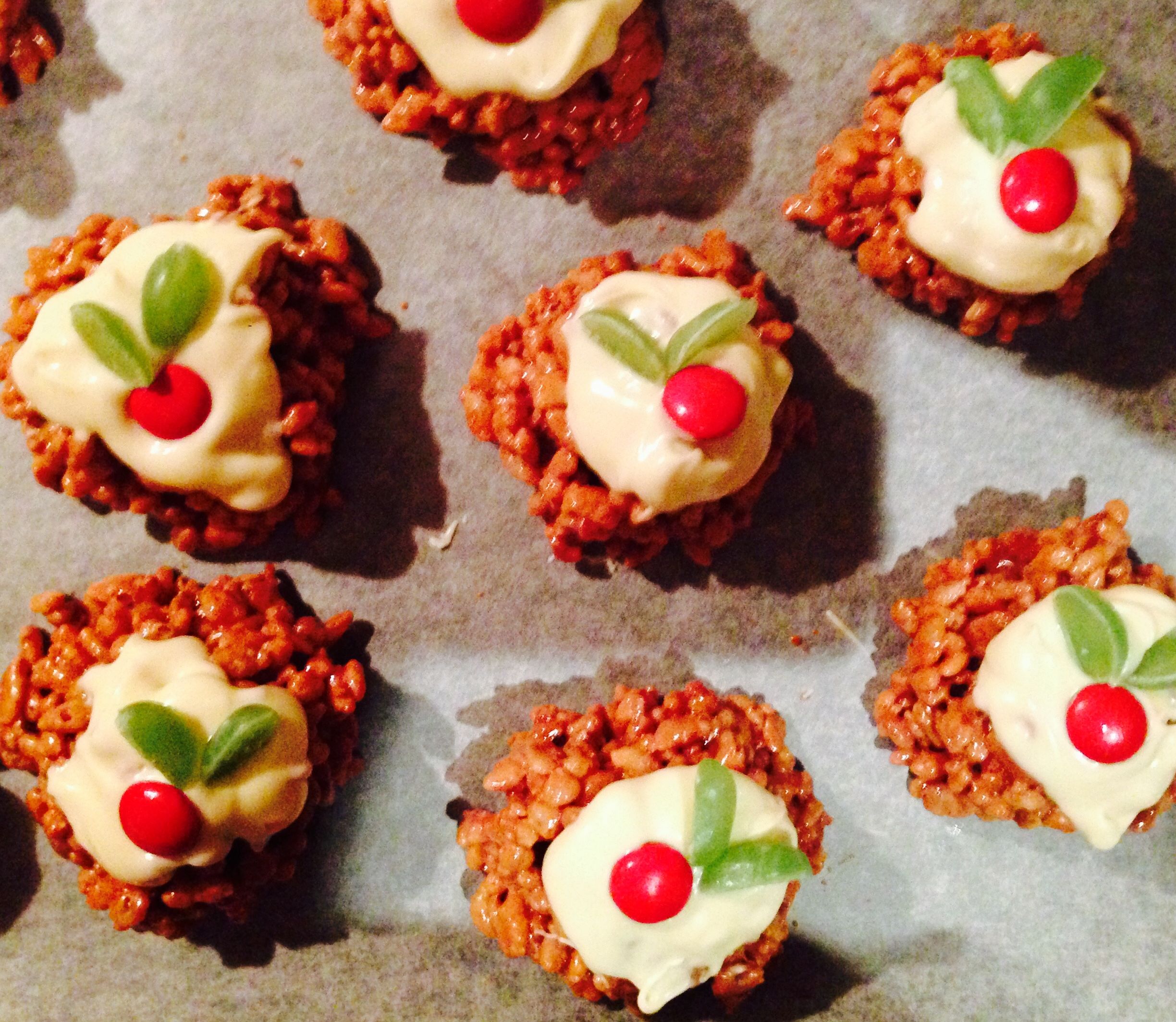 Mars Bar Crispy Xmas Puddings bunch