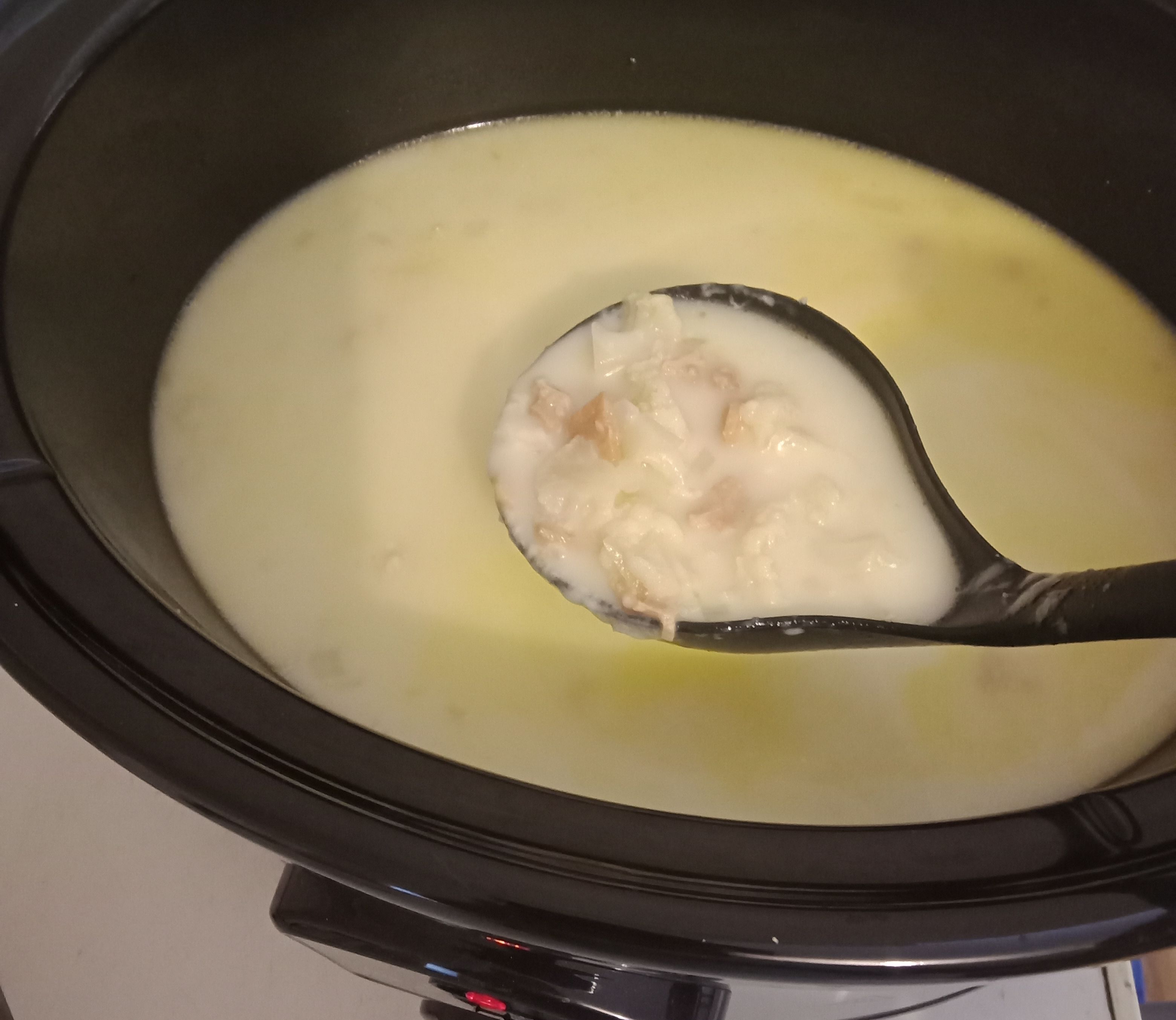 Slow Cooker Cauliflower and Bacon Soup bunch