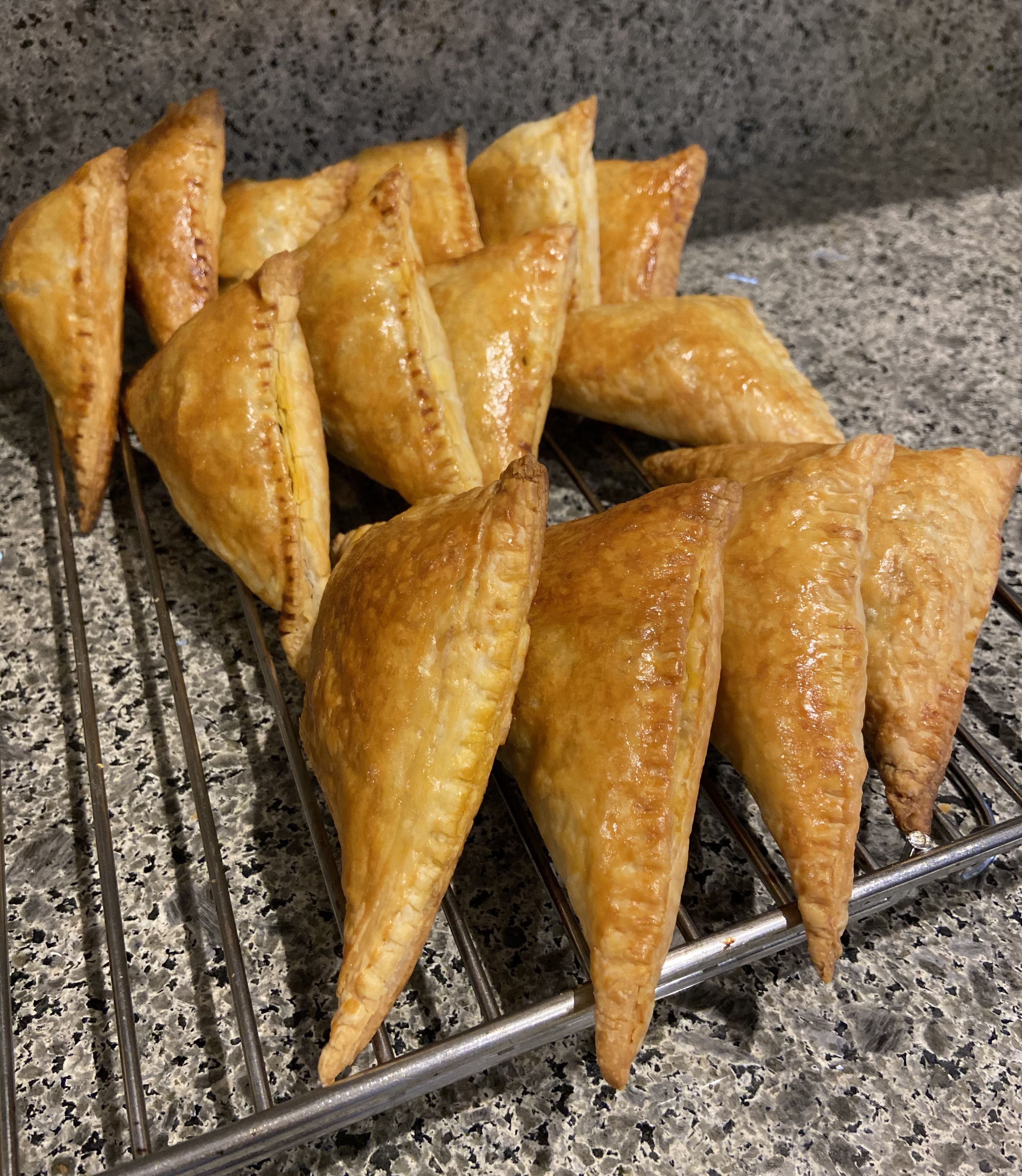 Cuffy Puff Curry puff | bunch