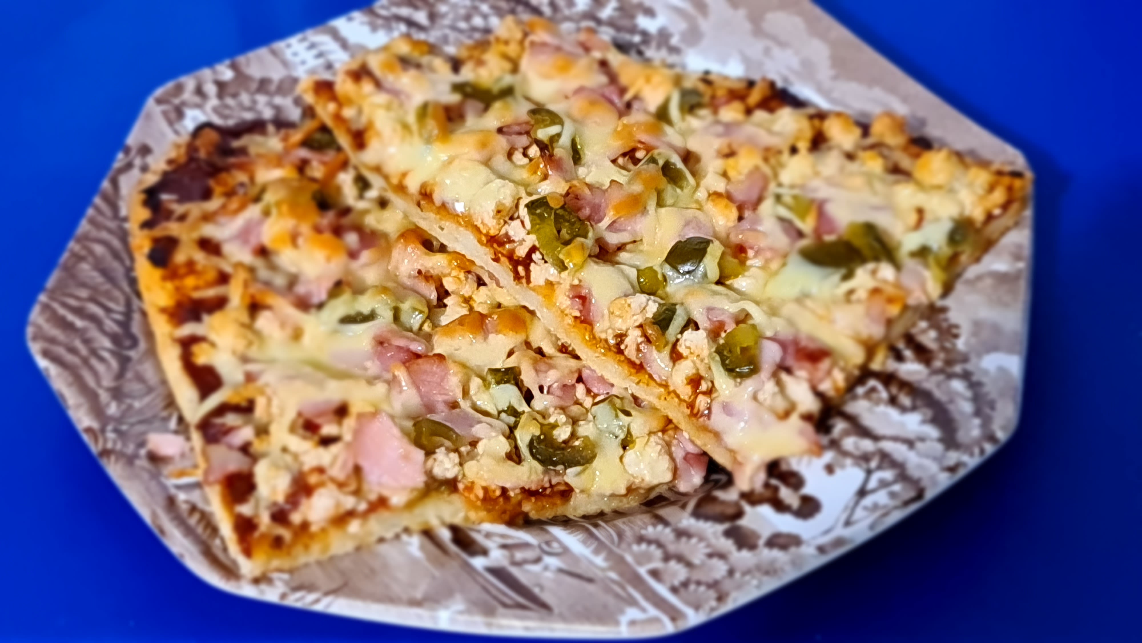 Spicy Chicken 'n' Bacon Pizza bunch