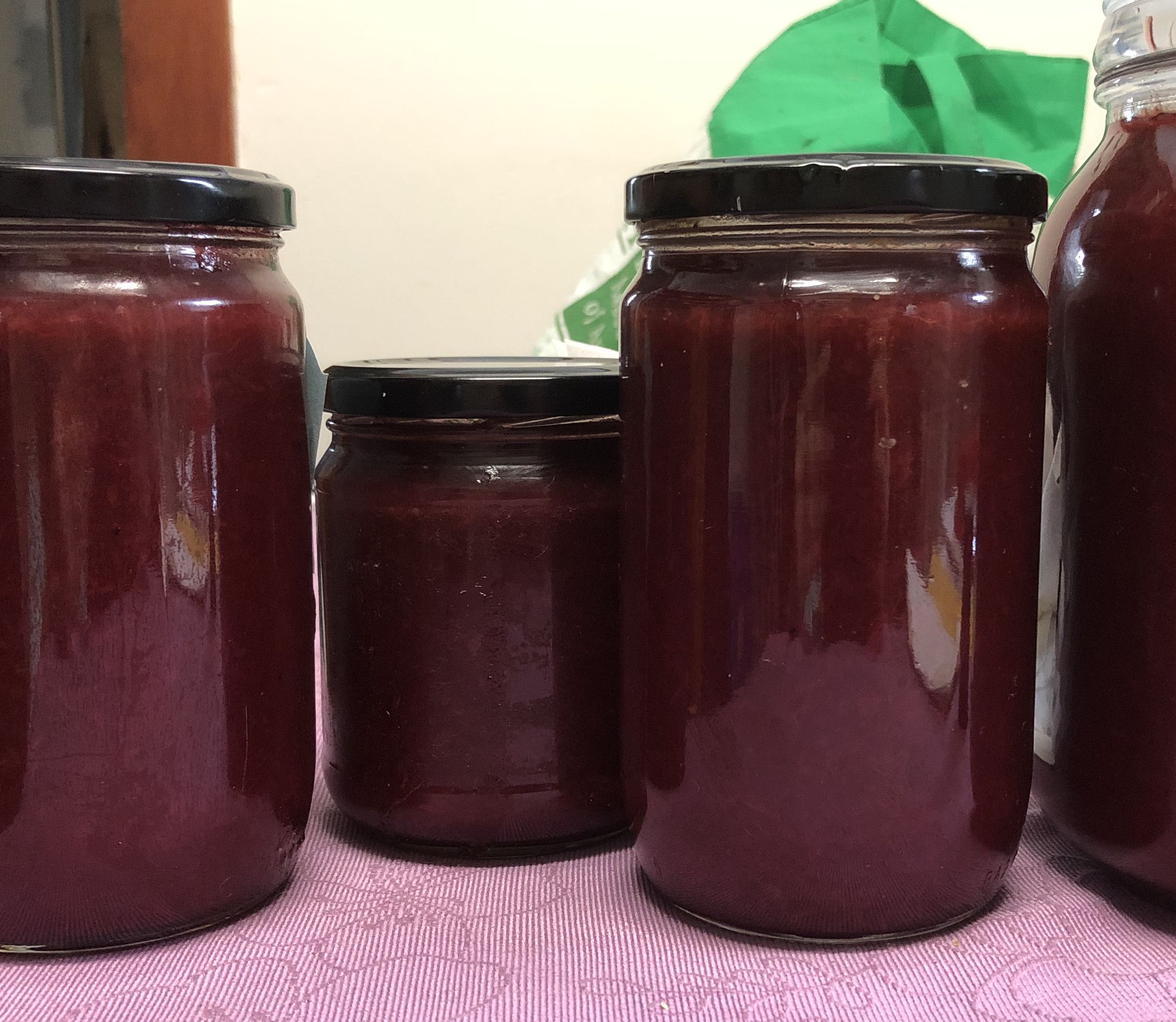 Mildly spicy plum sauce bunch