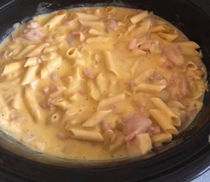 Slow cooker chicken carbonara bunch