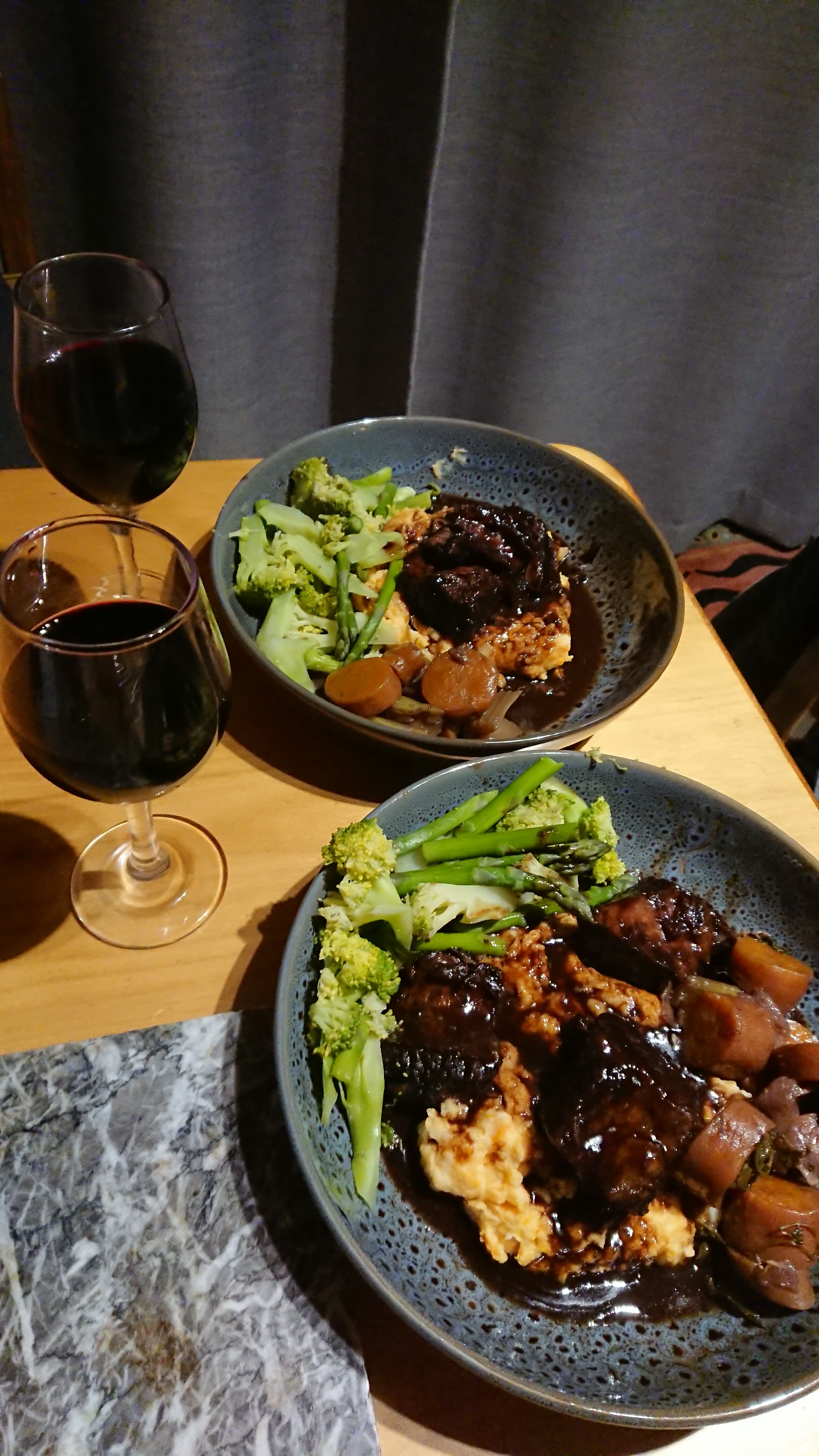 slow-cooked-beef-short-ribs-in-red-wine-reduction-bunch