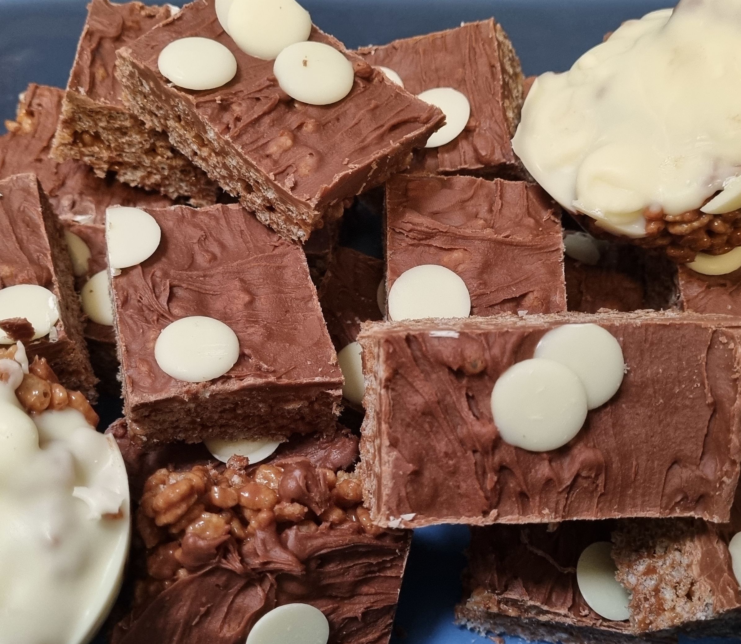 Mars bar slice no bake . bunch