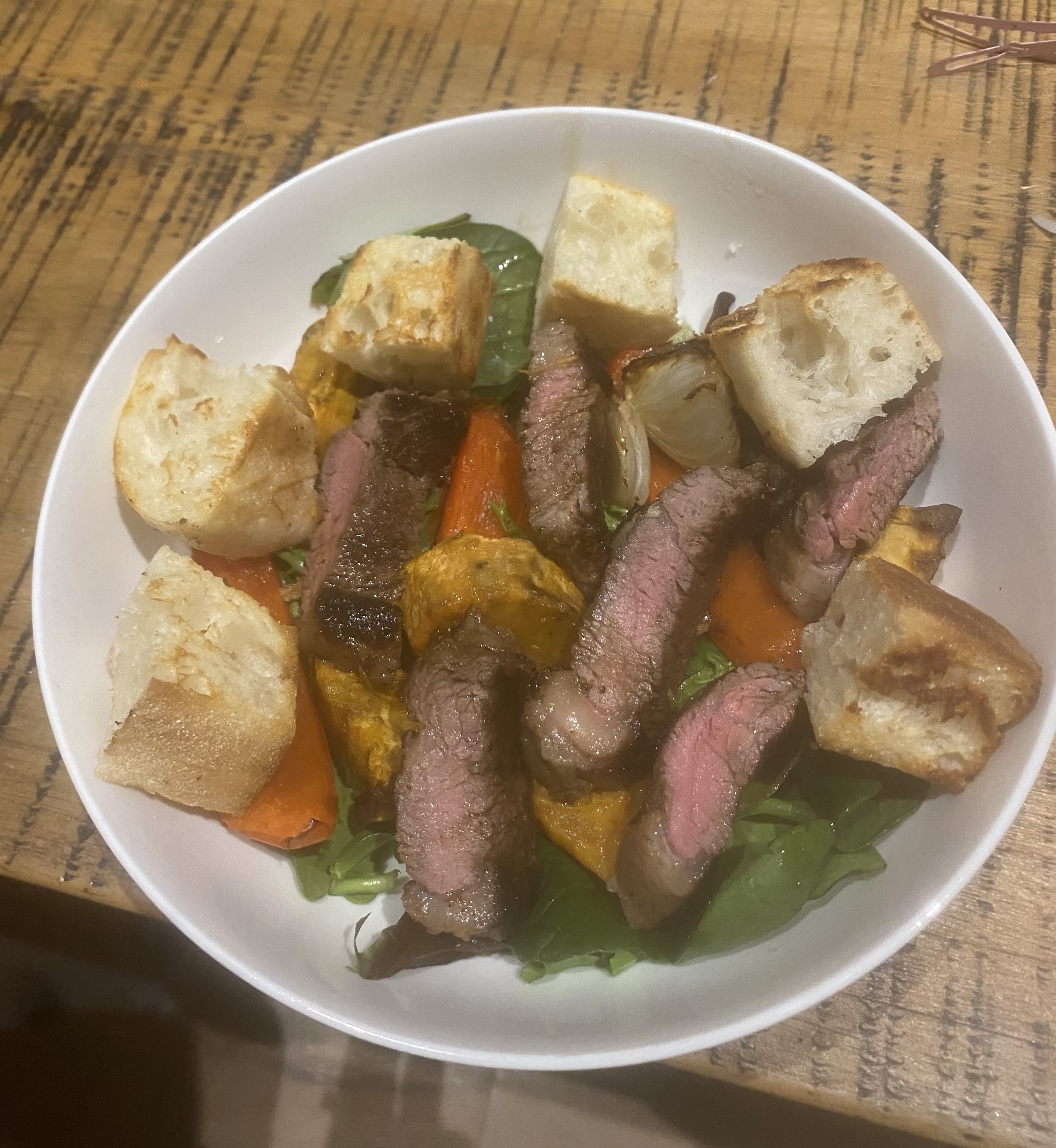 Rainbow steak salad with chunky croutons bunch