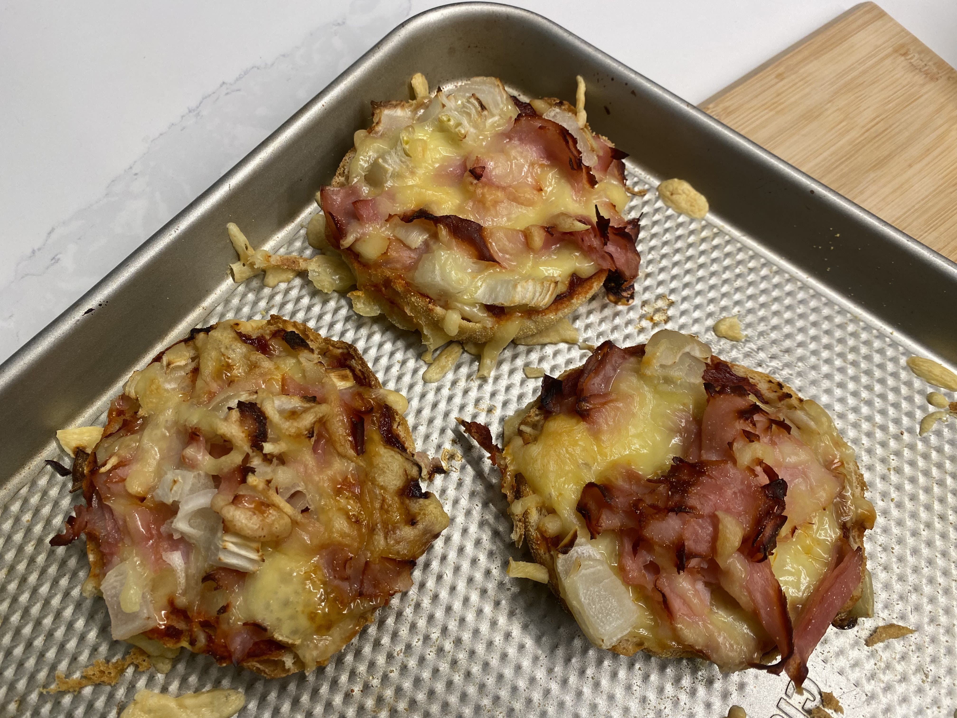 Mini Muffin Pizzas Bunch mini-muffin-pizzas-bunch