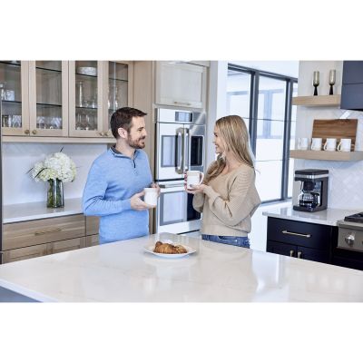 https://res.cloudinary.com/bunn-assets/image/upload/c_scale,h_400/v1/site-10/development/JPG/CSB2B-Couple-in-Kitchen.jpg