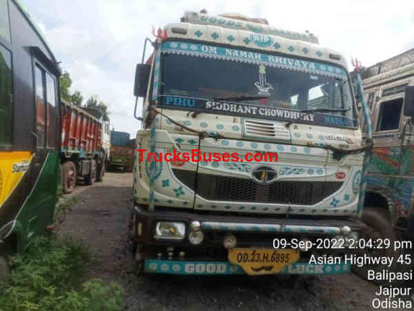 Tata 4223 Images