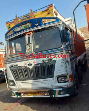 Mahindra Blazo 31 Images