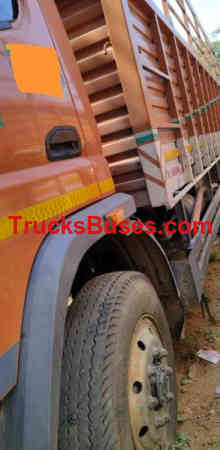 BharatBenz 1214 Images