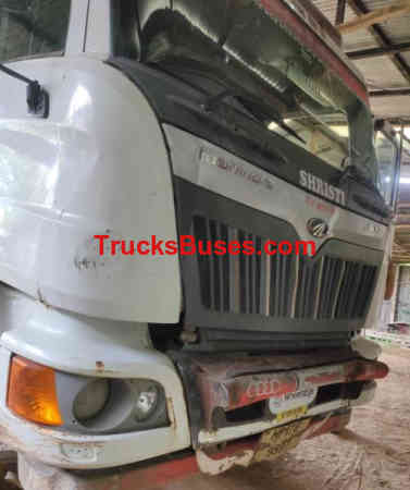 Mahindra Blazo 31 Images