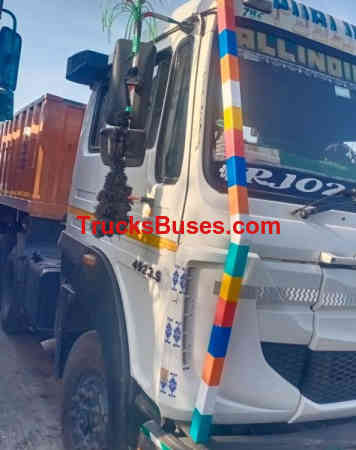 Tata 4923 Images
