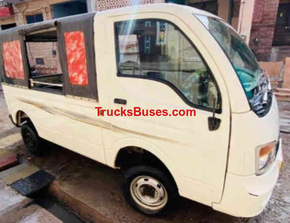 Tata Magic Express Images