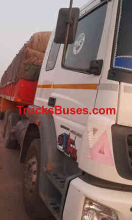 BharatBenz 4928 image 2