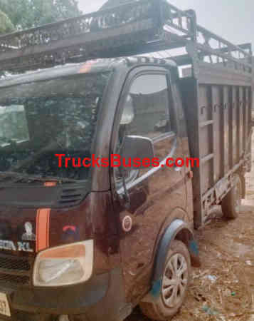 Tata Mega XL Images
