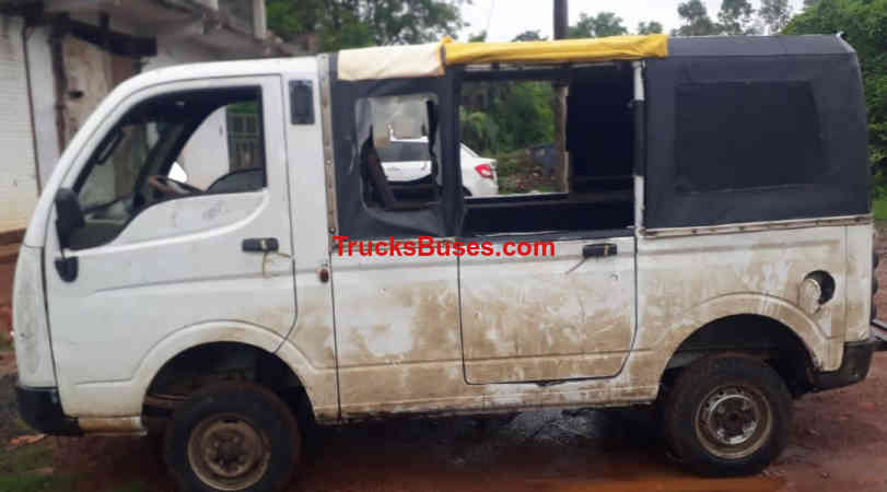 Tata Magic Express Images