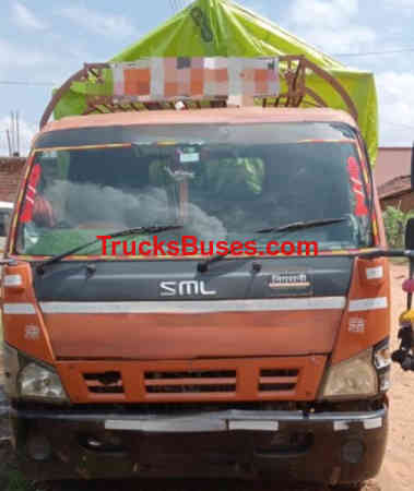 SML Isuzu Sartaj image 2