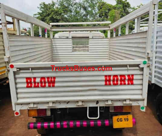 SML Isuzu Sartaj image 4