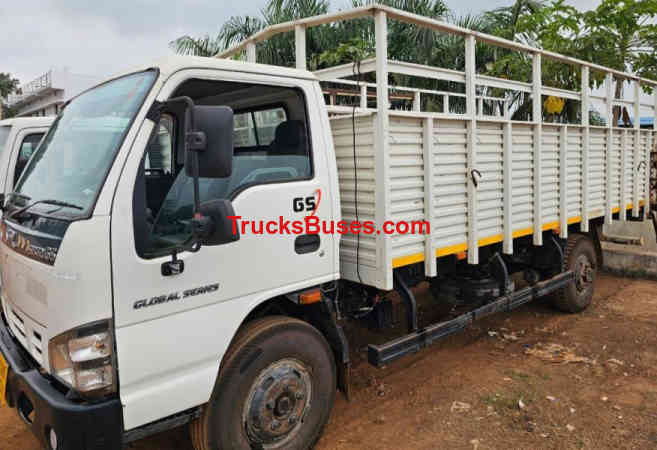 SML Isuzu Sartaj image 3