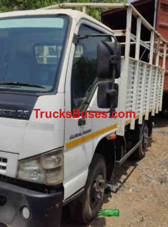 SML Isuzu Sartaj image 2