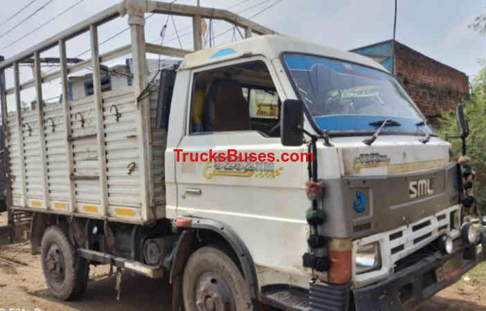 SML Isuzu Sartaj image 3
