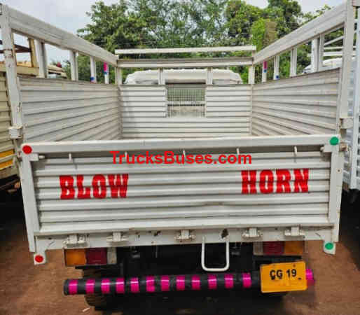SML Isuzu Sartaj image 4