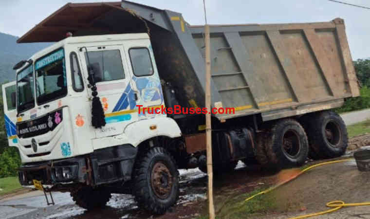 Ashok Leyland 2820 image 3