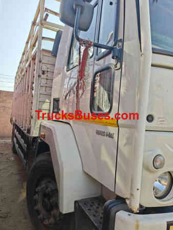Ashok Leyland 1915 image 2