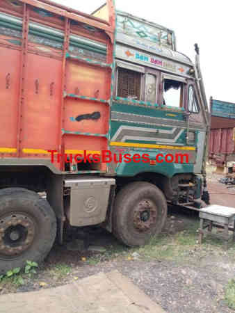 Ashok Leyland 4220 image 2