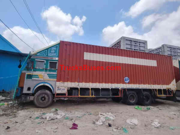 Ashok Leyland 2820 image 2