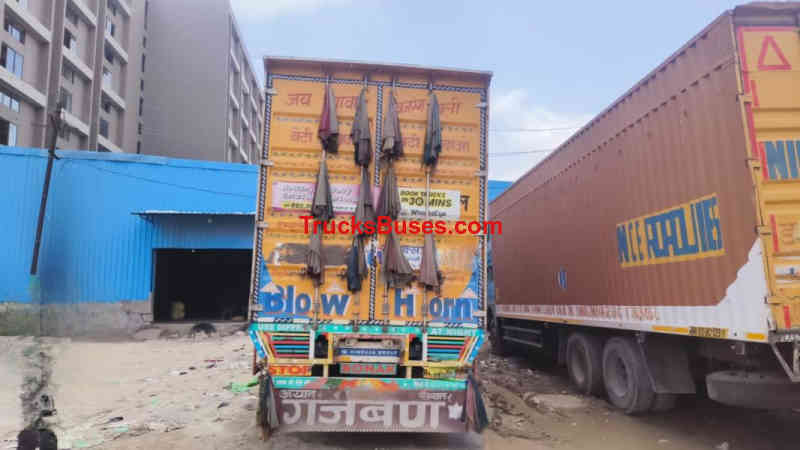 Ashok Leyland 2820 image 3