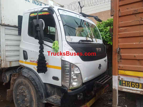 Tata Ultra 1518 Images