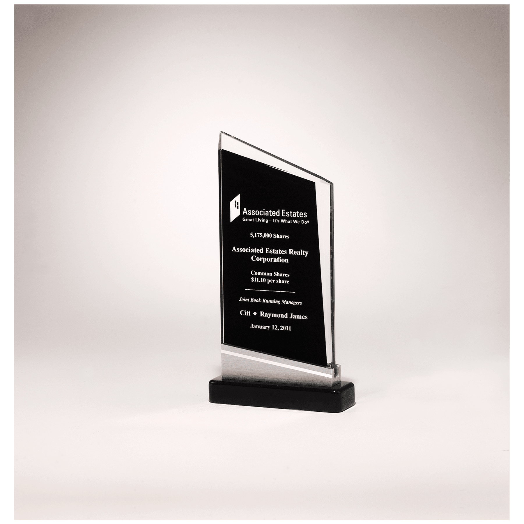4 3/4" x 9 7/8" Zenith Series Glass Award, Black Piano Finish Base with Silver Aluminum Accent