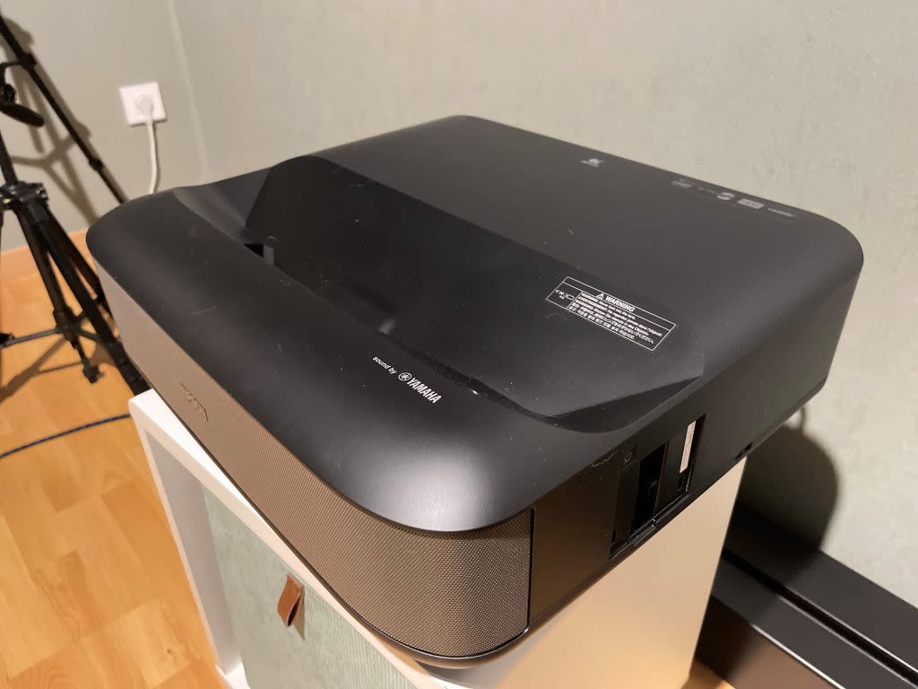 EPSON EH-LS650B