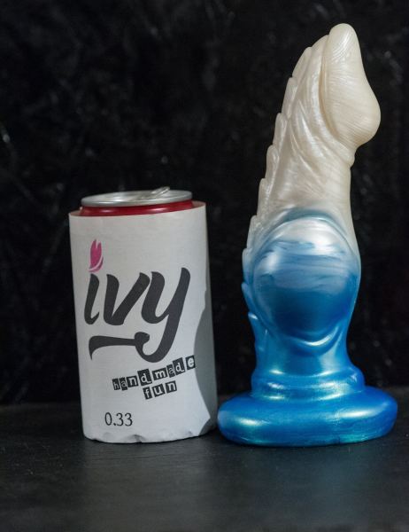 ivy-toys-curse-dildo-grey-gold-(7500)