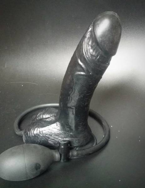 oppompbare-dildo-met-zuigvoet-zwart-(1516)