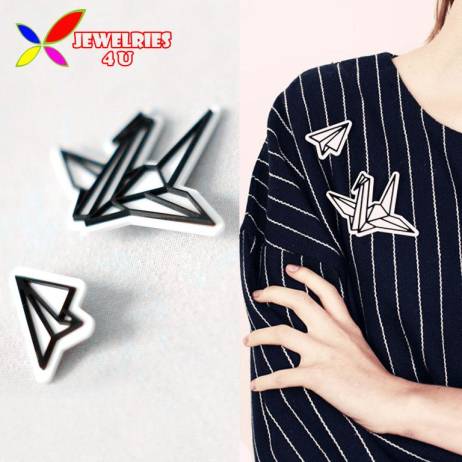 2015 Brooches Accessories Fashion Designer Vintage Acrylic Paper Plane Origami Brooch Pins For Women alfileres broches