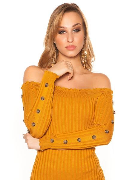 cosmoda-collection-sexy-gebreide-jurk-met-decoratie-knopen-carmen-halslijn-mosterdgeel-ai0000mc-7268-5(2795)