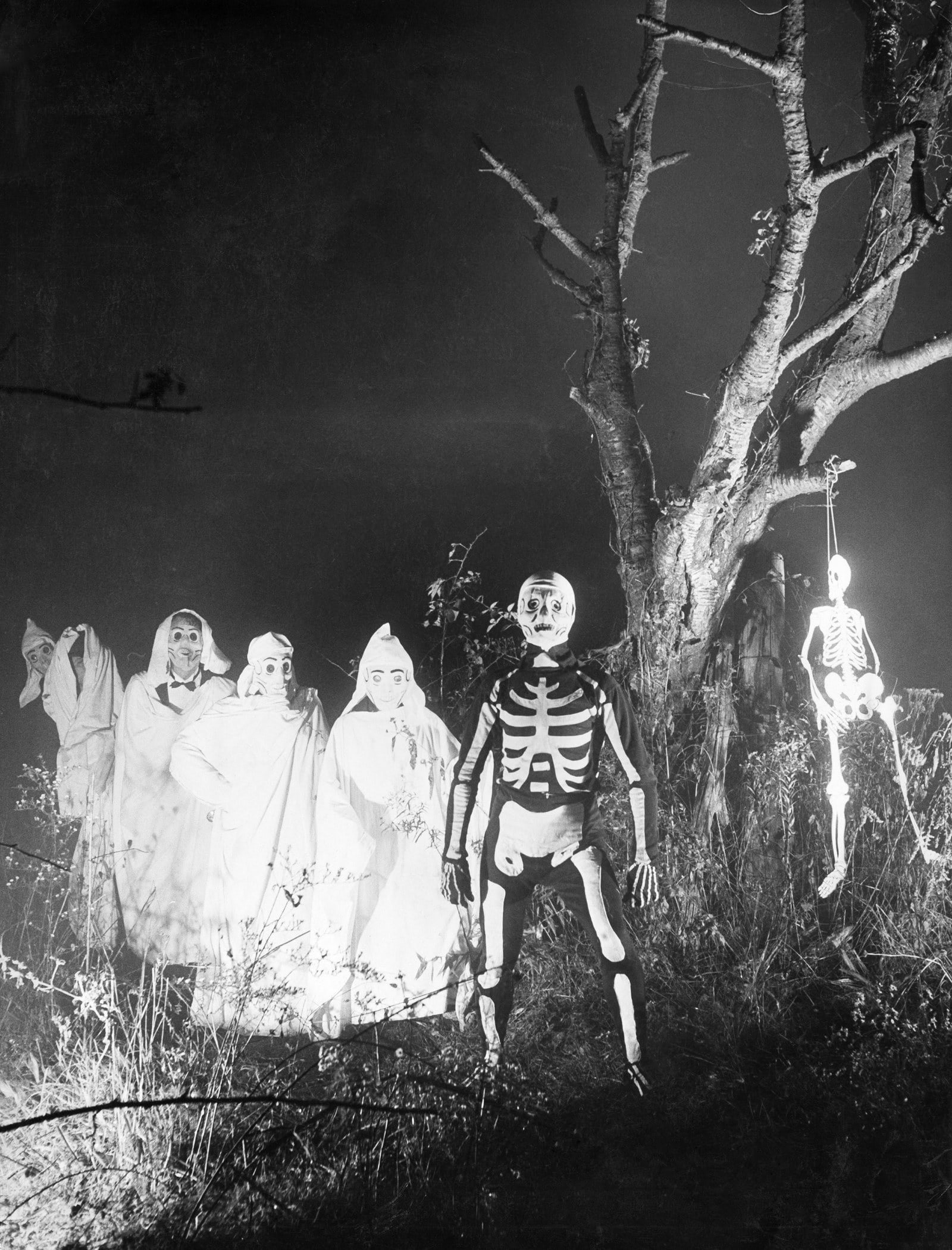 20 fotos provando que as fantasias antigas de Dia das Bruxas eram muito  mais assustadoras que as de hoje em dia - MercadoETC