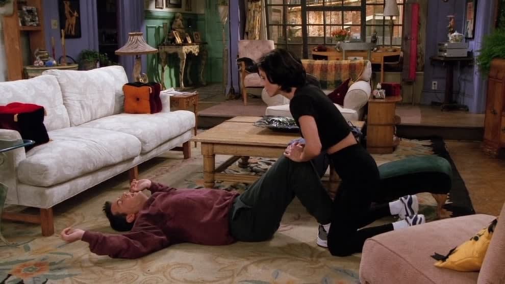Atividade com vídeo: cena de “Friends” com perguntas “especiais
