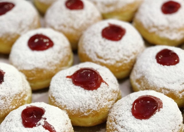 Rosquinha recheada com geleia