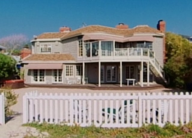 The Stewart's Malibu home is shown in "Hannah Montana"