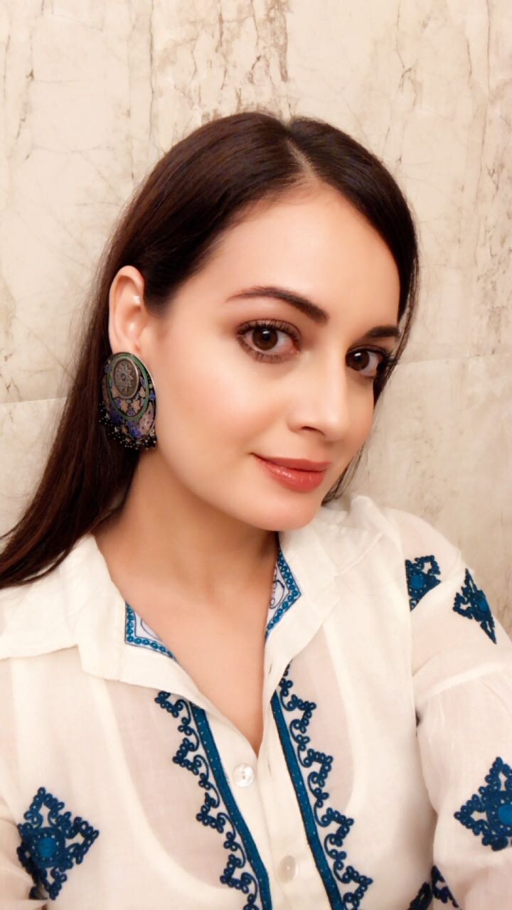 Dia Mirza wearing Motifs