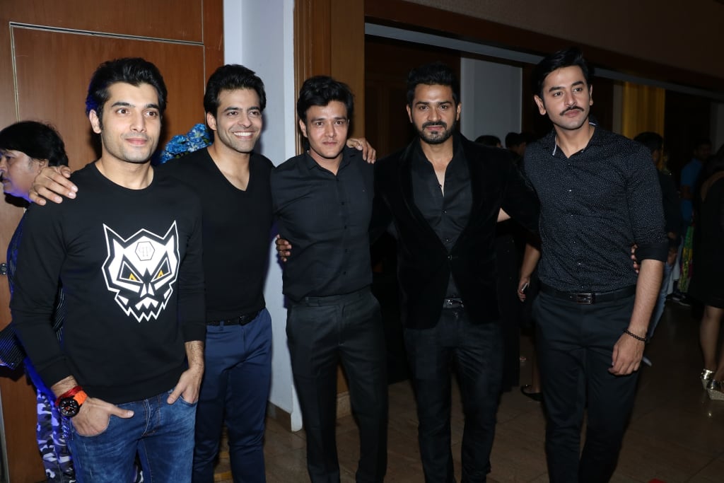 Ssharad-Malhotra-Himmanshoo Malhotraa, Aniruddh Dave, Mrunal Jain, Shashank Vyas