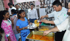 radisson-blu-paschim-vihar-team-celebrated-raksha-bandhan-with-balvihar-orphanage-4