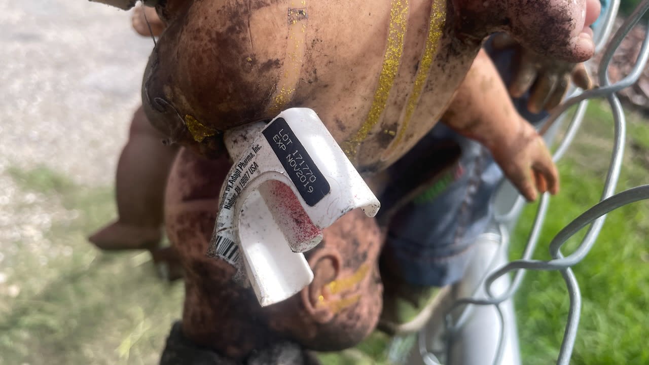 Narcan inhaler stuck in accursèd totem on Tricou Street, Holy Cross, New Orleans. Photo by David Rhoden.