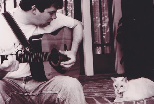 Dave Rhoden singing to Tamayo the cat Dave Rhoden singing to Tamayo the cat