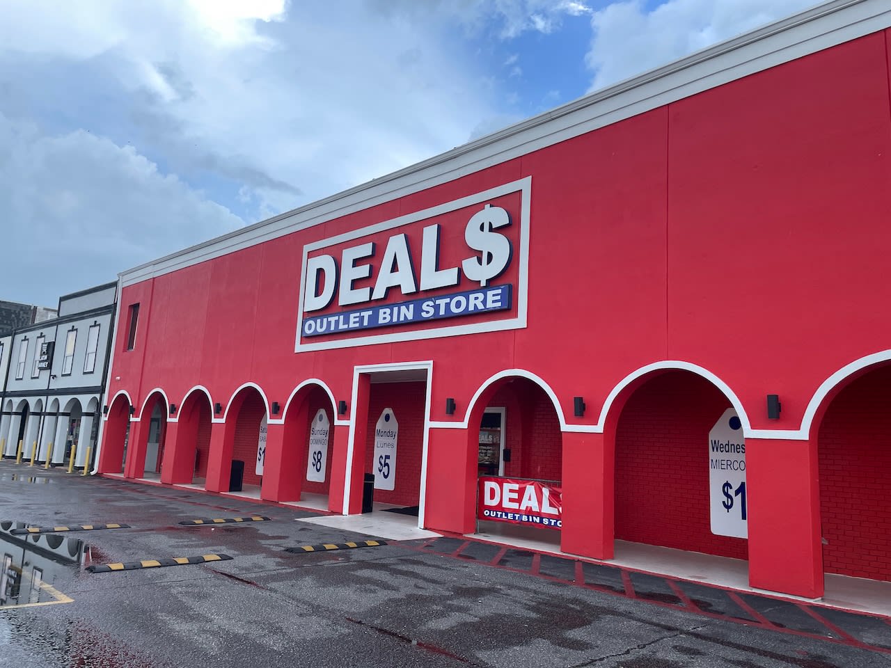 I went to the shopping center in Chalmette and took a look inside Deals.