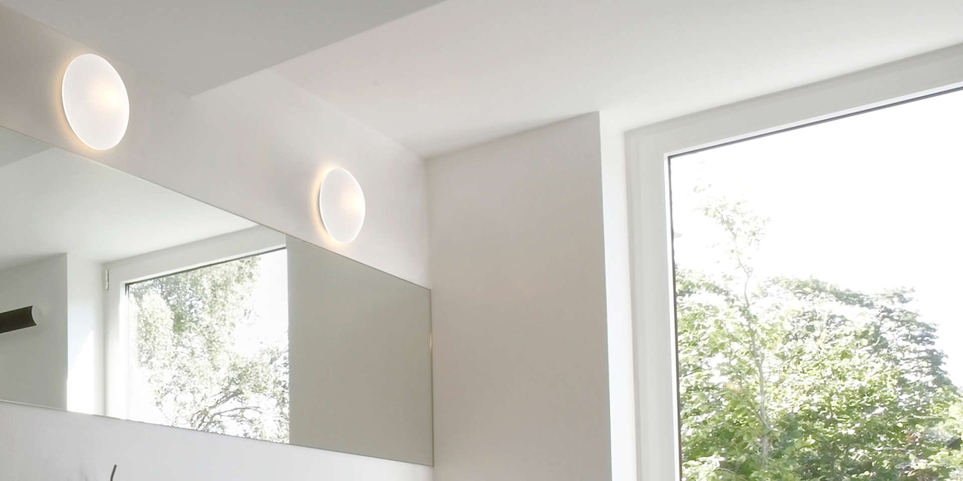 Nordlux Standard plafond er en elegant og minimalistisk væglampe.